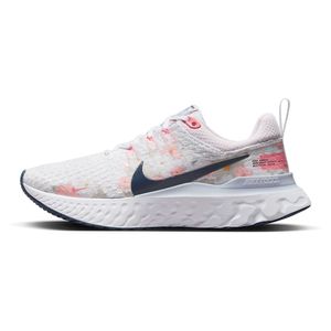 Nike react white store shoes