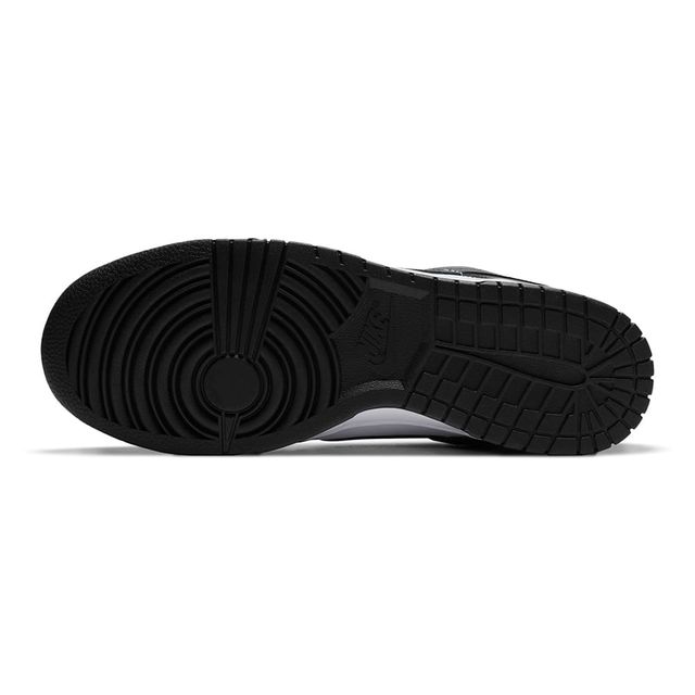 Nike Dunk Low "Panda" — Branco / Preto, ângulo 3